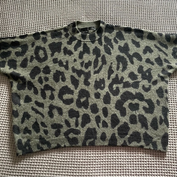 360 Cashmere Marsha Leopard-Print Cashmere Sweater sz XS green black - Picture 14 of 15